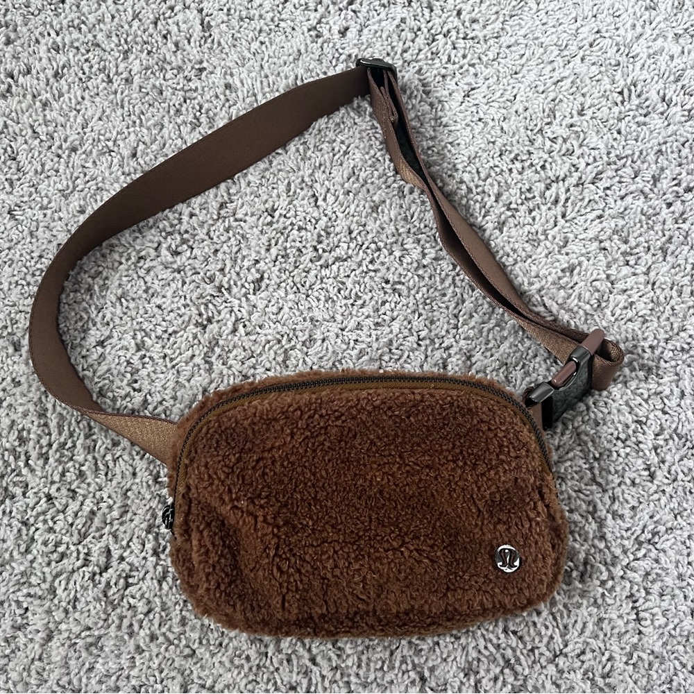 NWOT Sherpa Lululemon Belt Bag